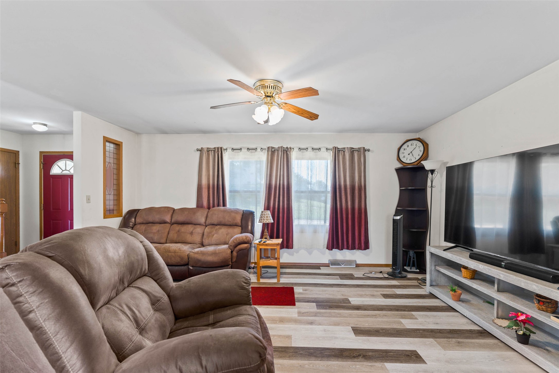 106 E South Street Property Photo 5