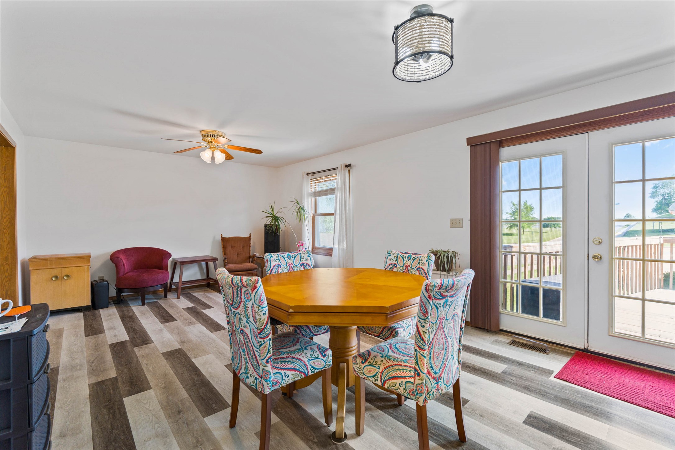106 E South Street Property Photo 11