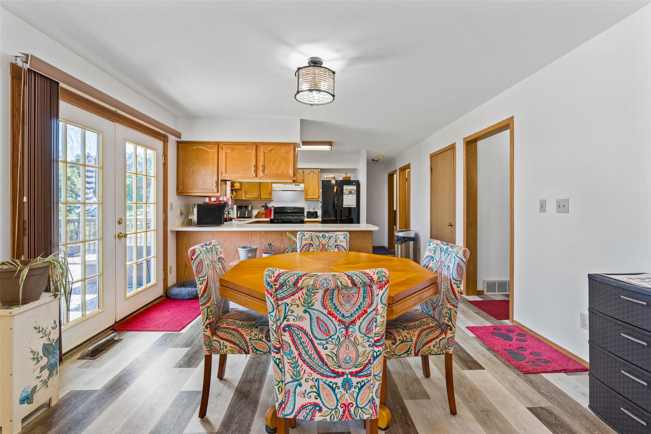 106 E South Street Property Photo 12