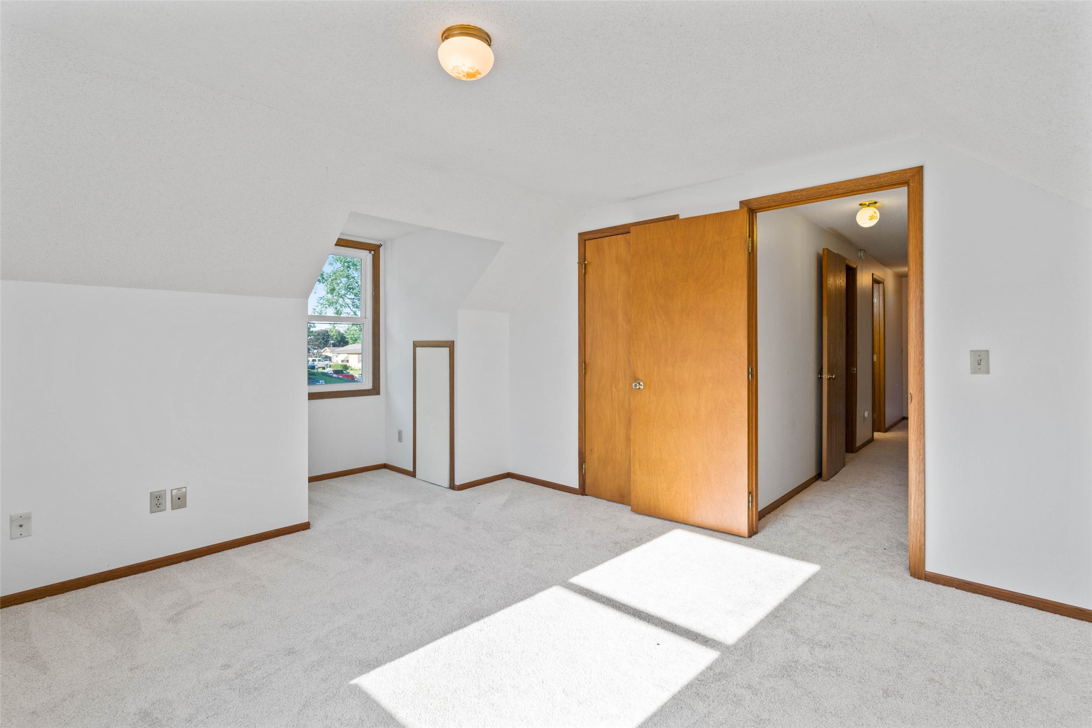 106 E South Street Property Photo 24