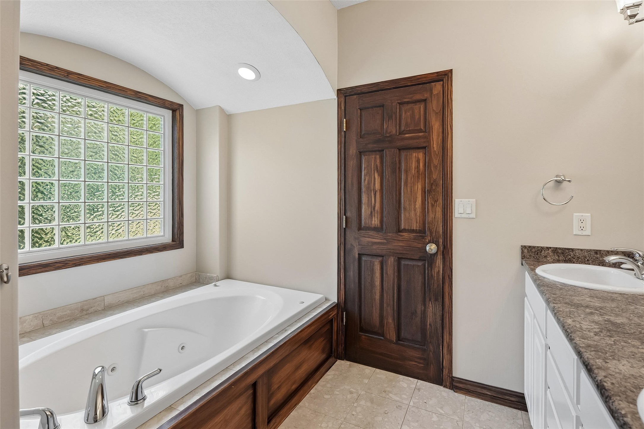 910 Se Brentwood Drive Property Photo 15