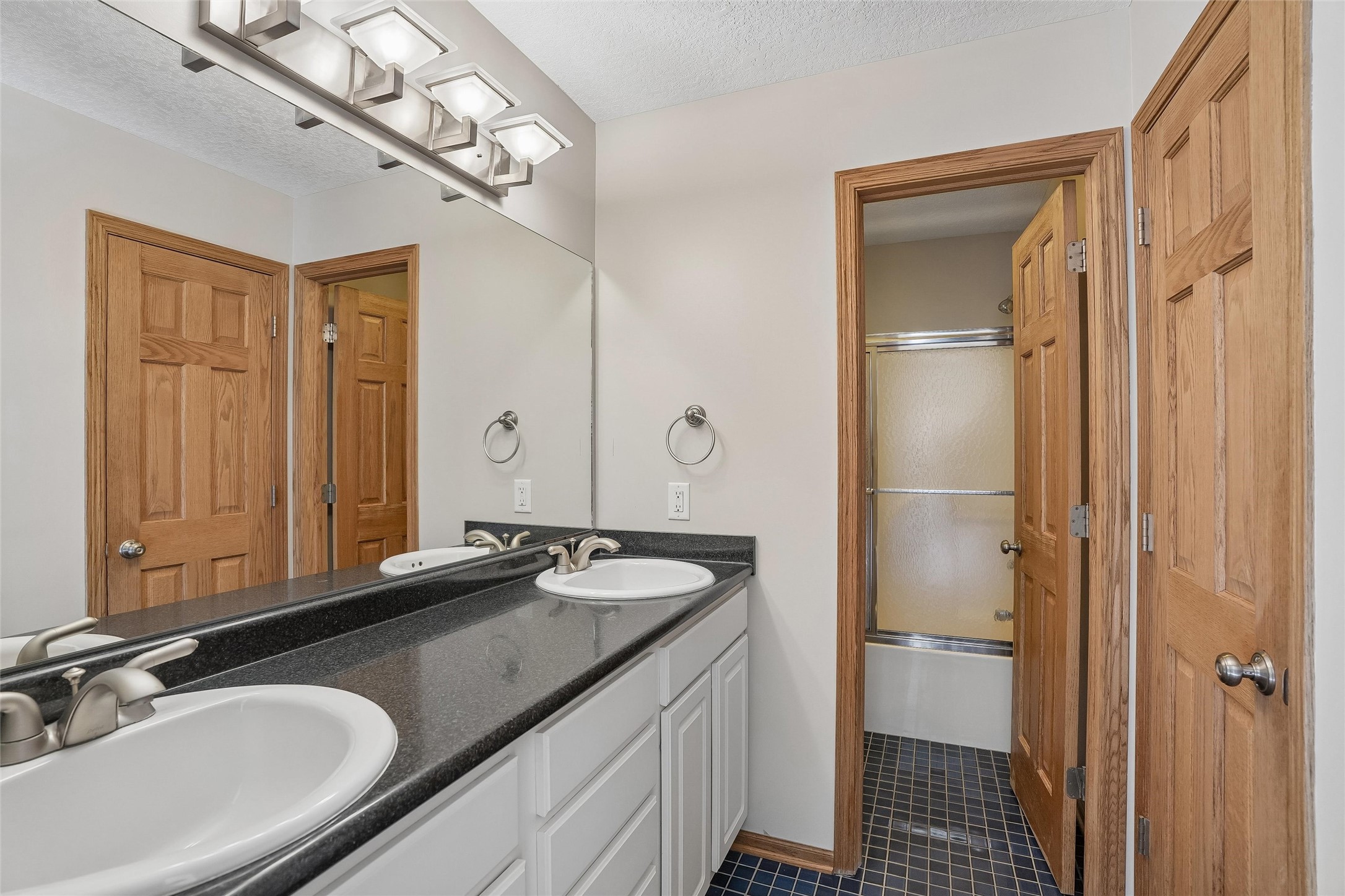 910 Se Brentwood Drive Property Photo 18