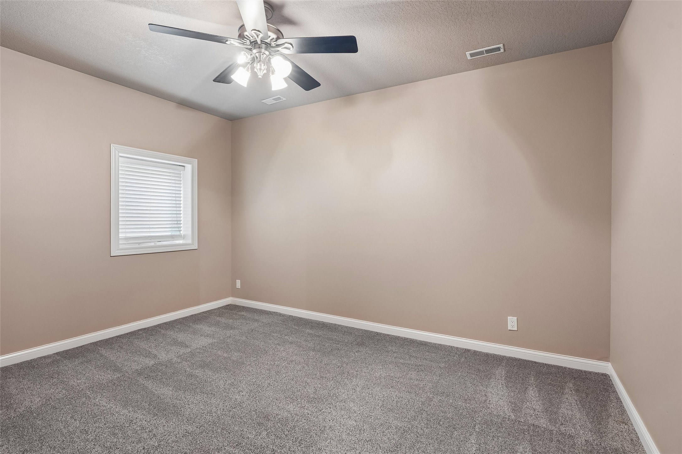 910 Se Brentwood Drive Property Photo 25
