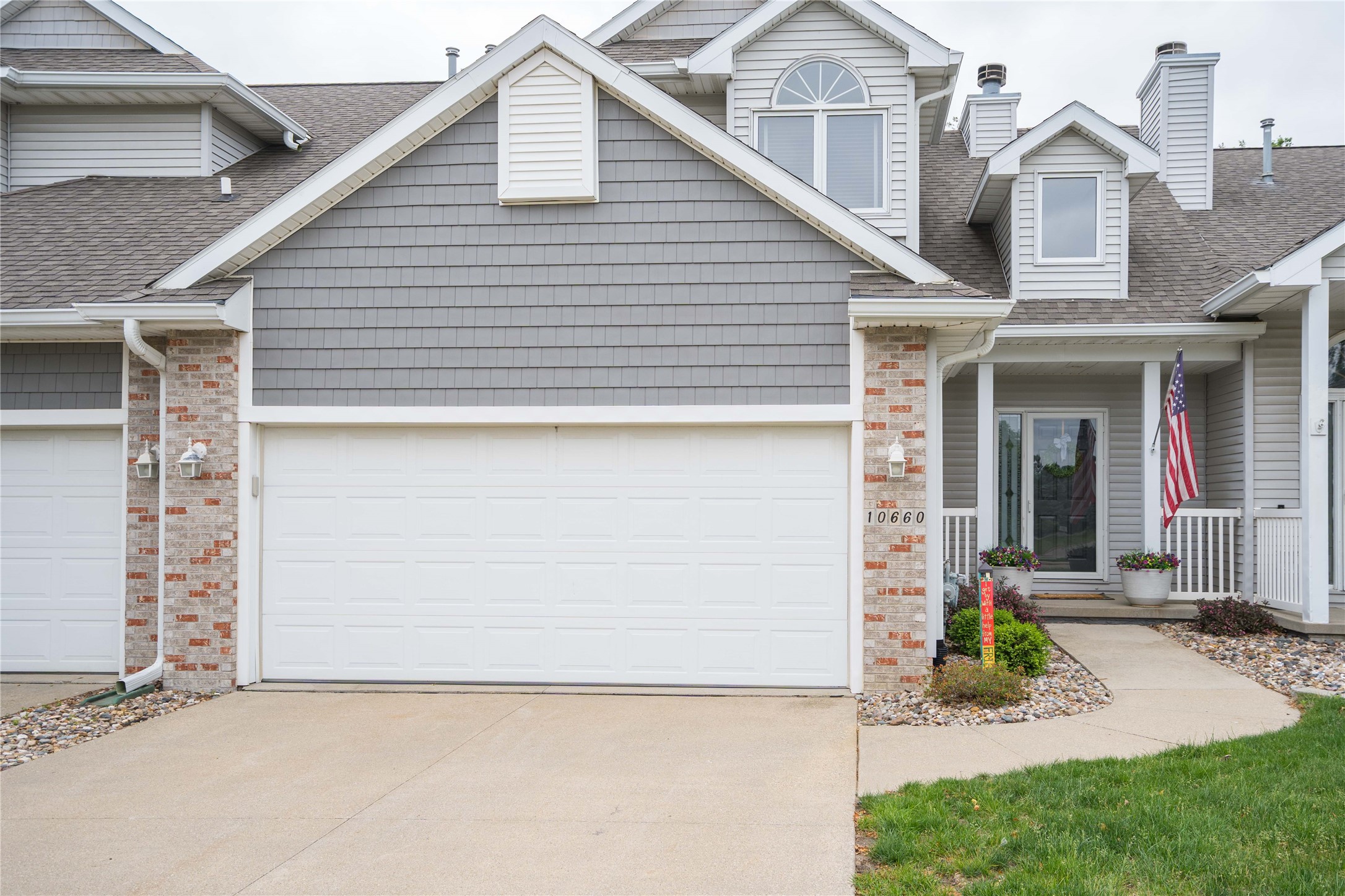 10660 Sharon Circle Property Photo 1