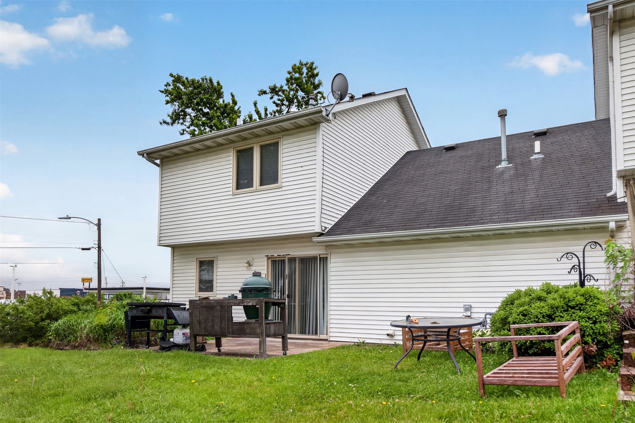 5901-5911 Townsend Avenue Property Photo 3