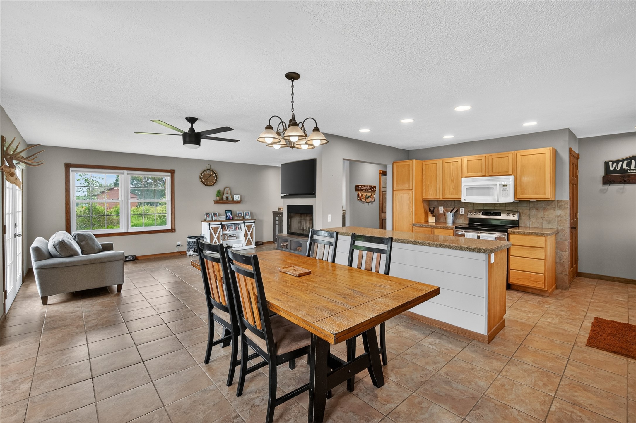 6251 Panorama Drive Property Photo 5