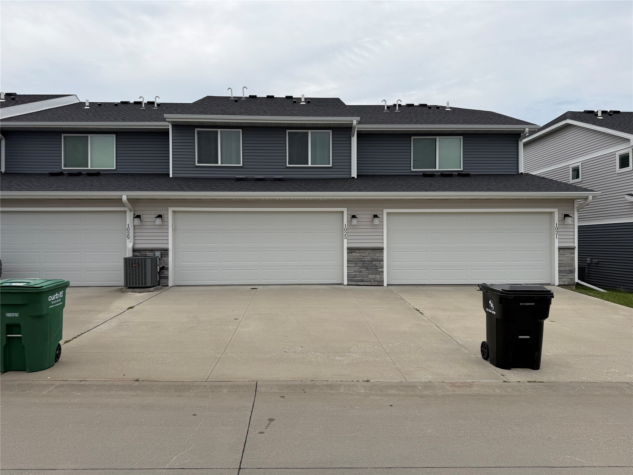 1025 NE 58th Lane Property Photo 1