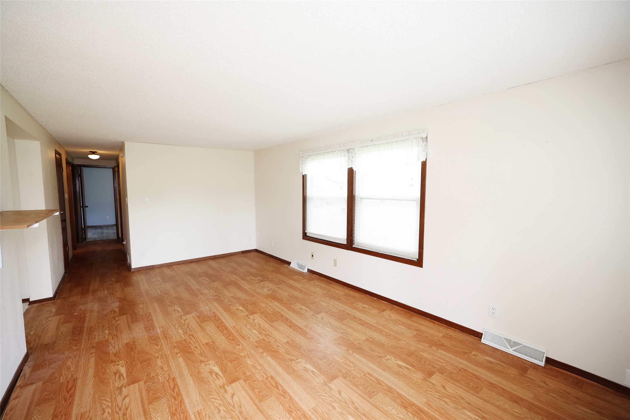 912 College Street Property Photo 8