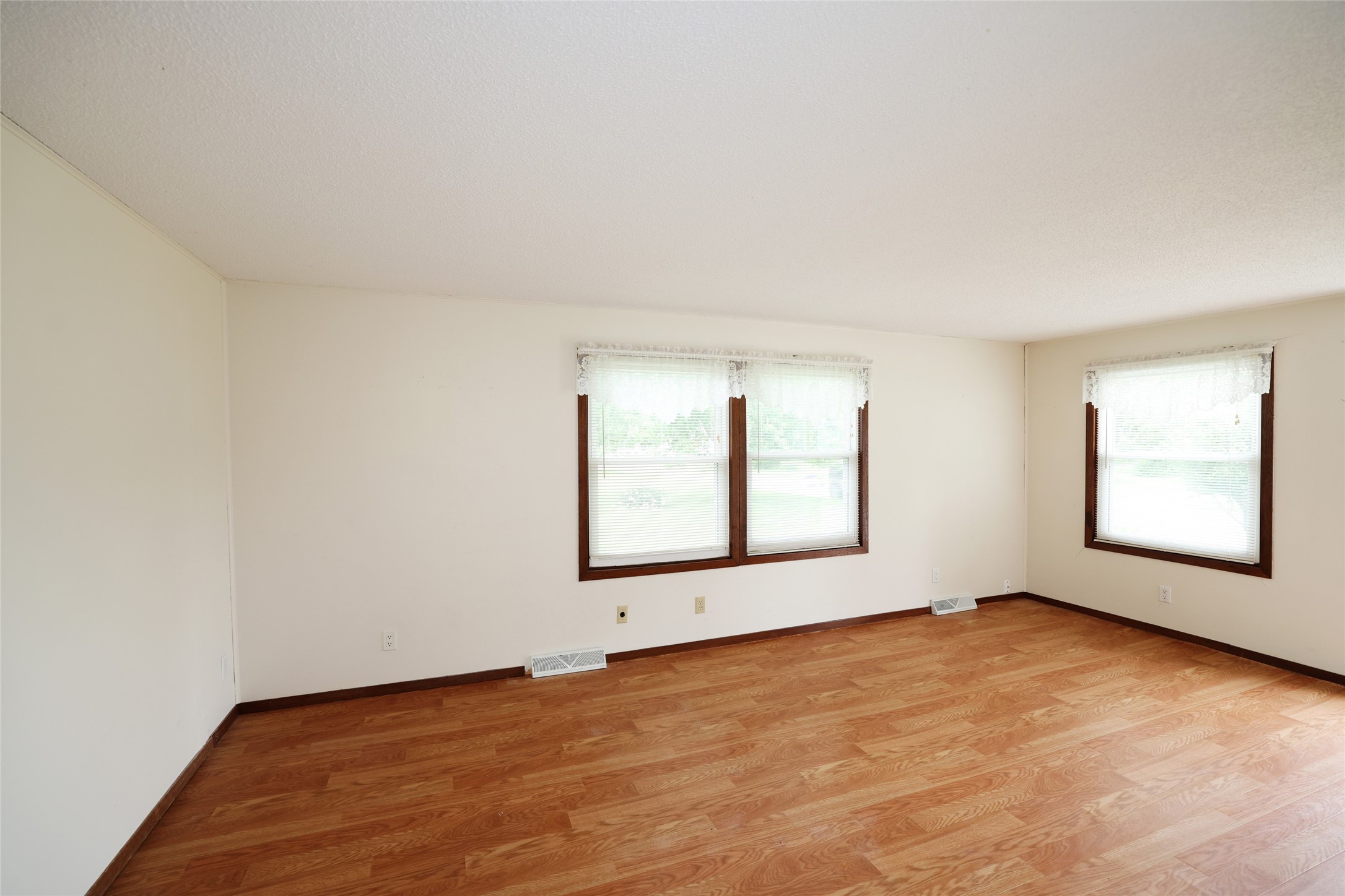 912 College Street Property Photo 10