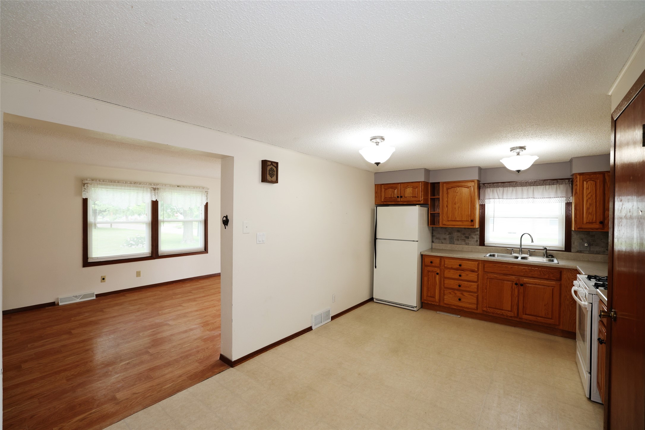 912 College Street Property Photo 15