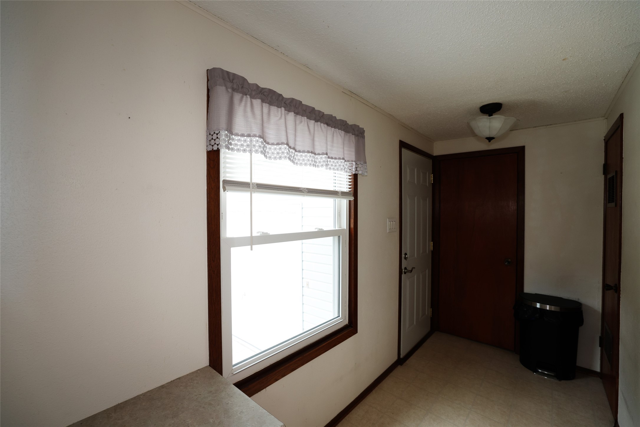 912 College Street Property Photo 16