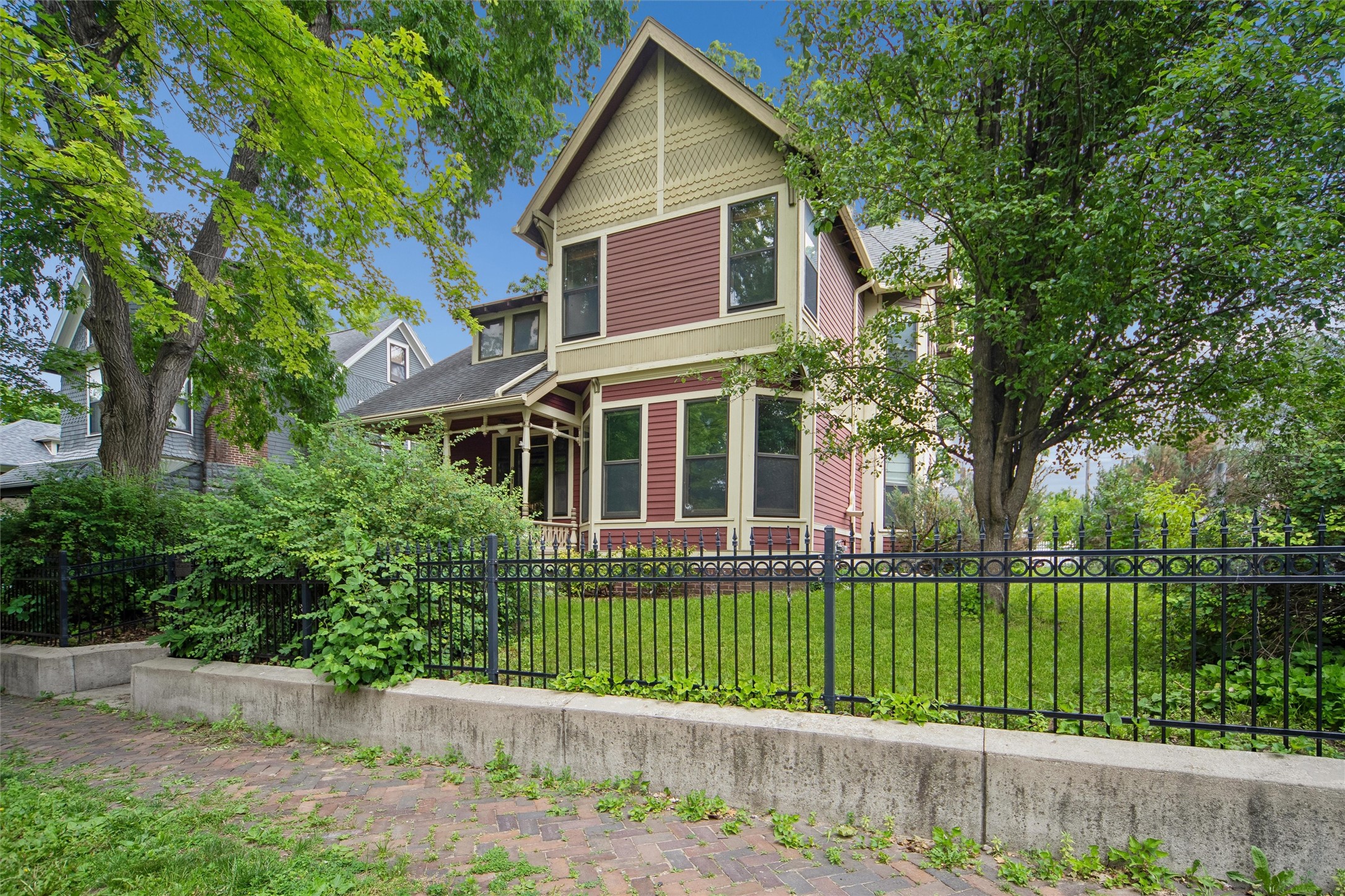 821 16th Street Property Photo 2