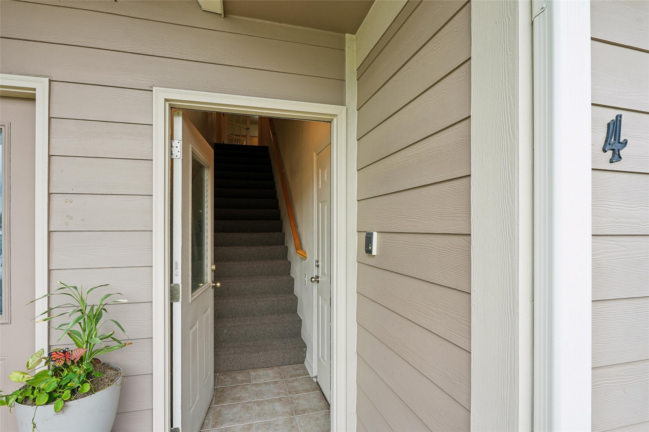 2406 Ne Oak Drive 4 Property Photo 5