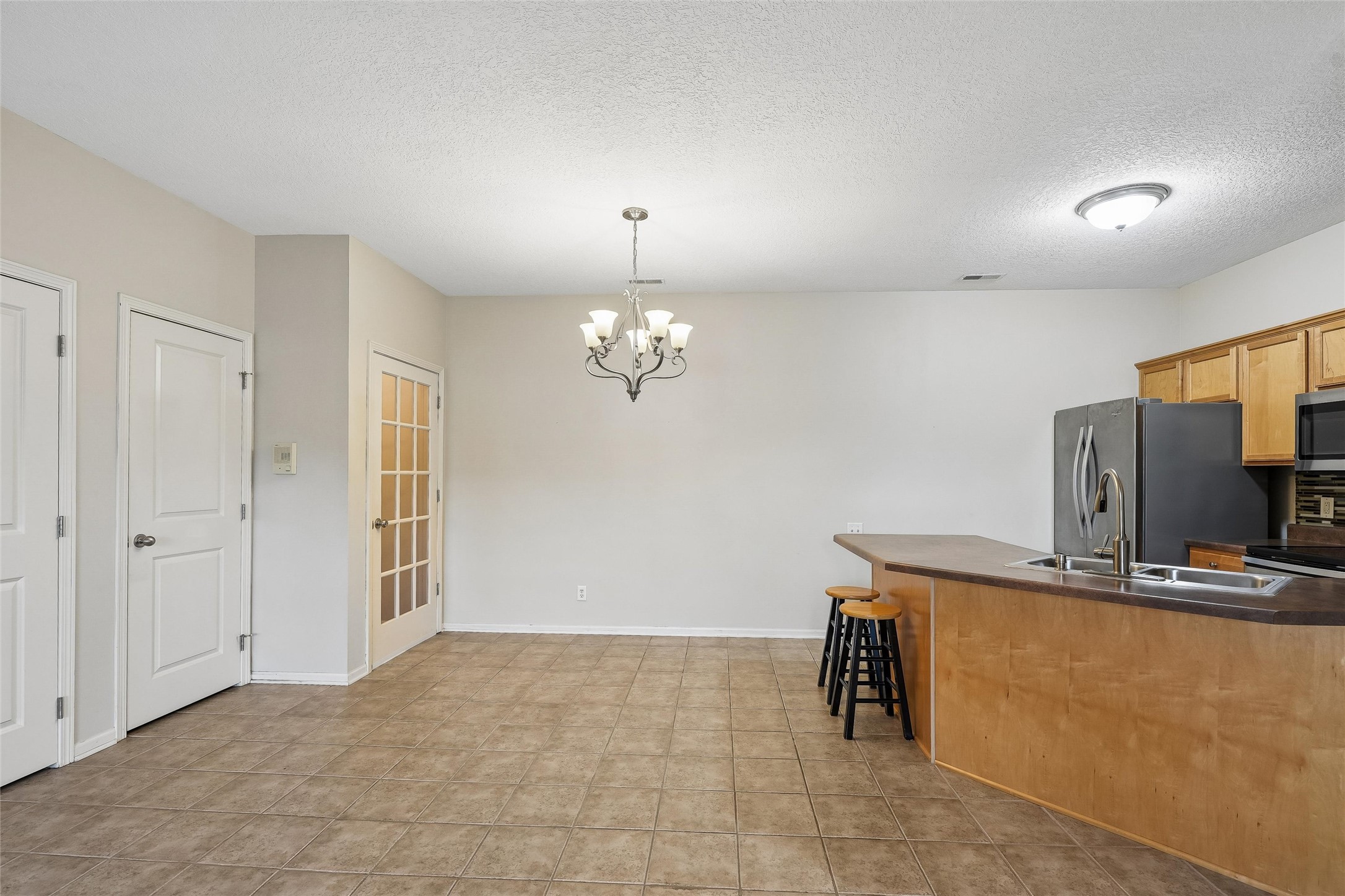 2406 Ne Oak Drive 4 Property Photo 6