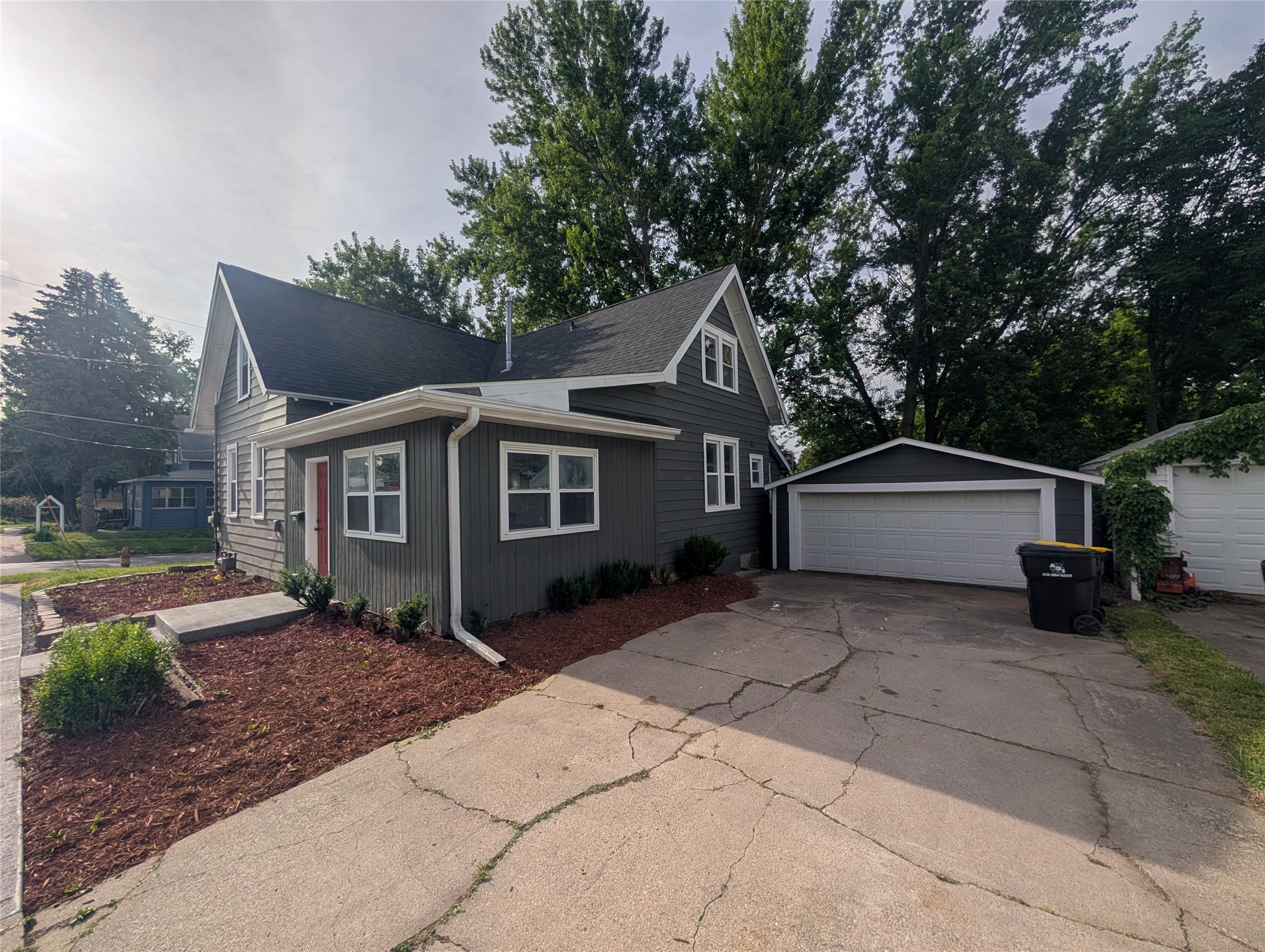 423 E Washington Street Property Photo 2