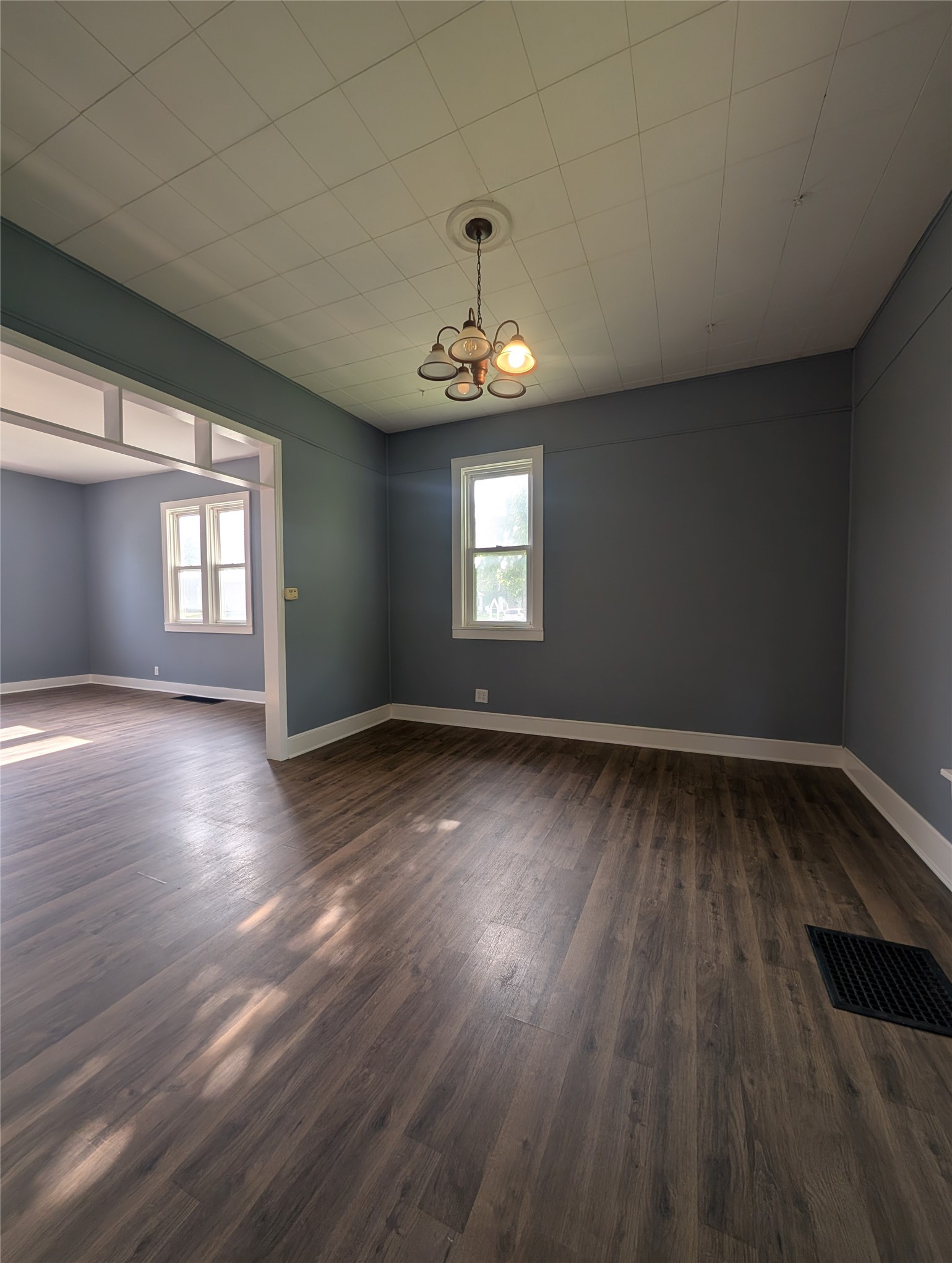423 E Washington Street Property Photo 5