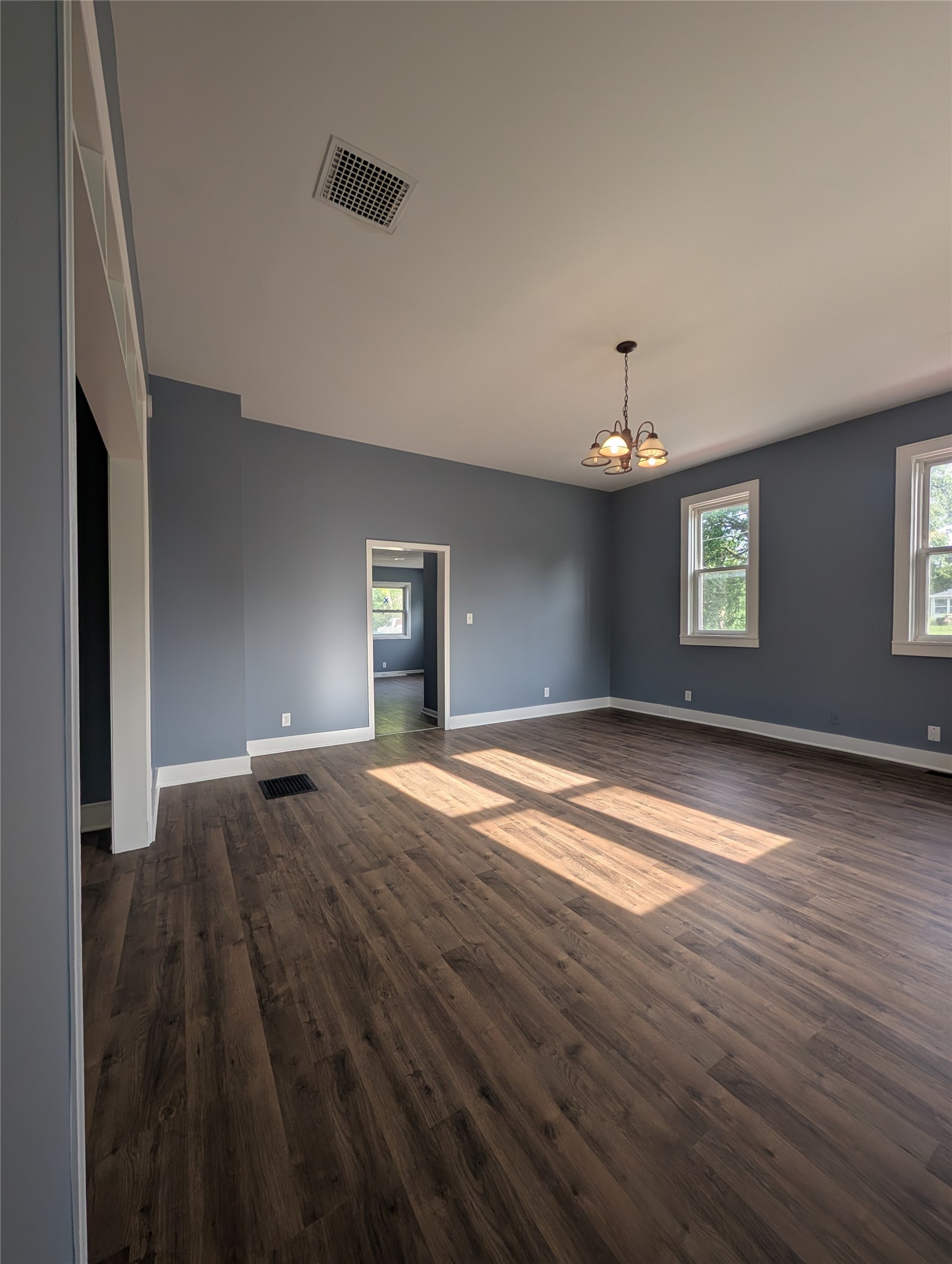 423 E Washington Street Property Photo 6