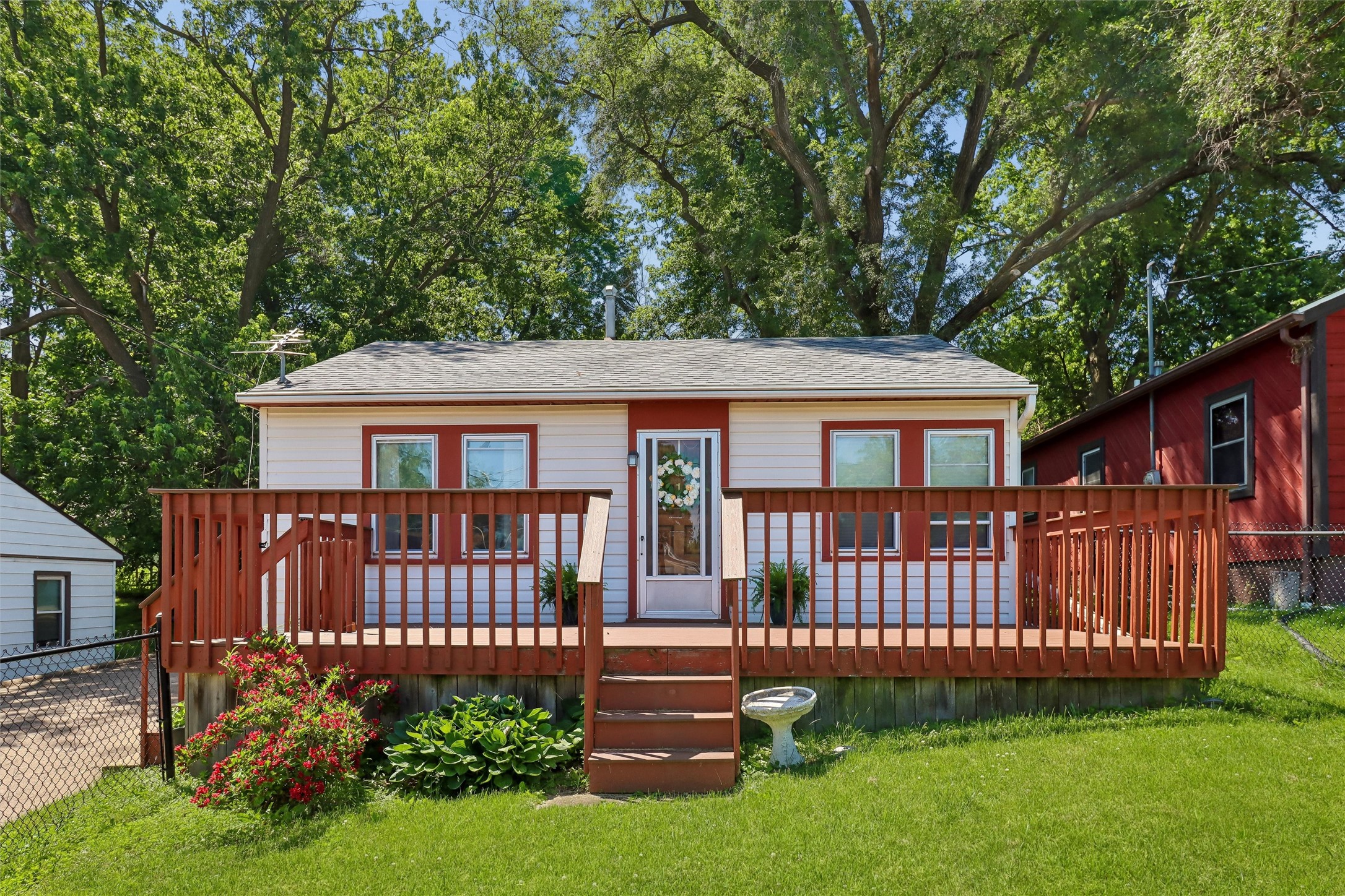 105 E Wall Avenue Property Photo 1