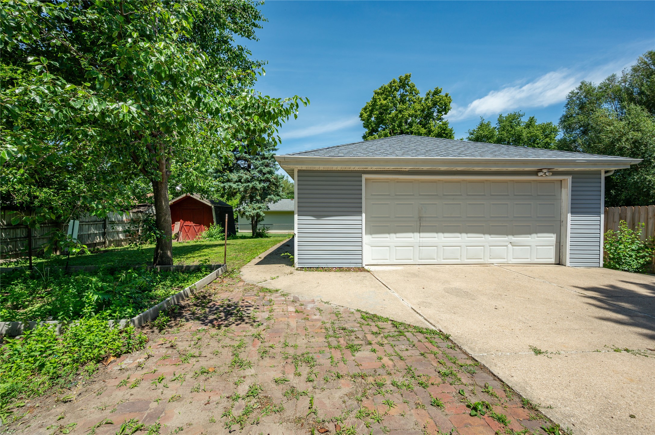 510 E Hughes Avenue Property Photo 17