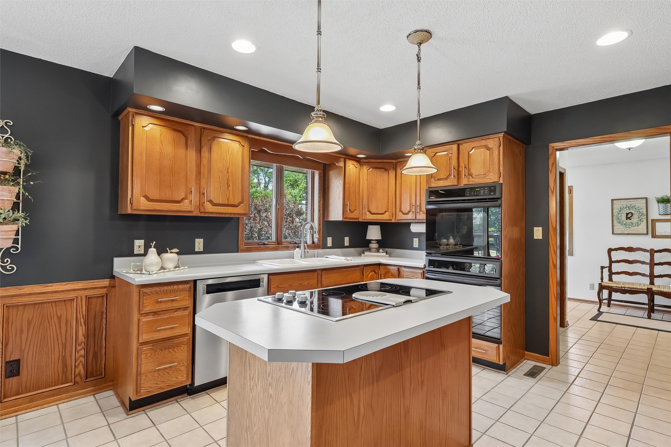 9920 Hammontree Drive Property Photo 8