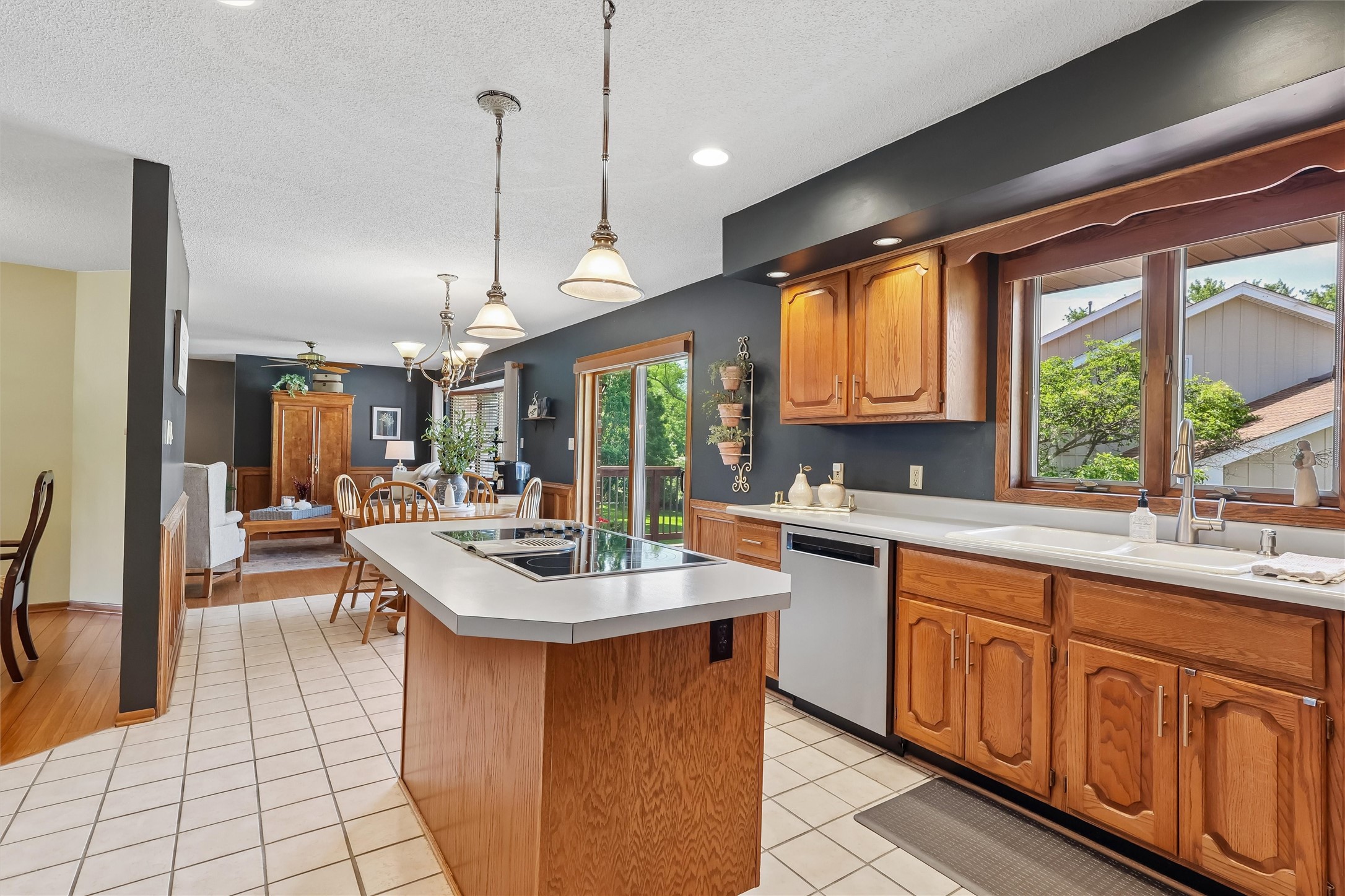9920 Hammontree Drive Property Photo 10