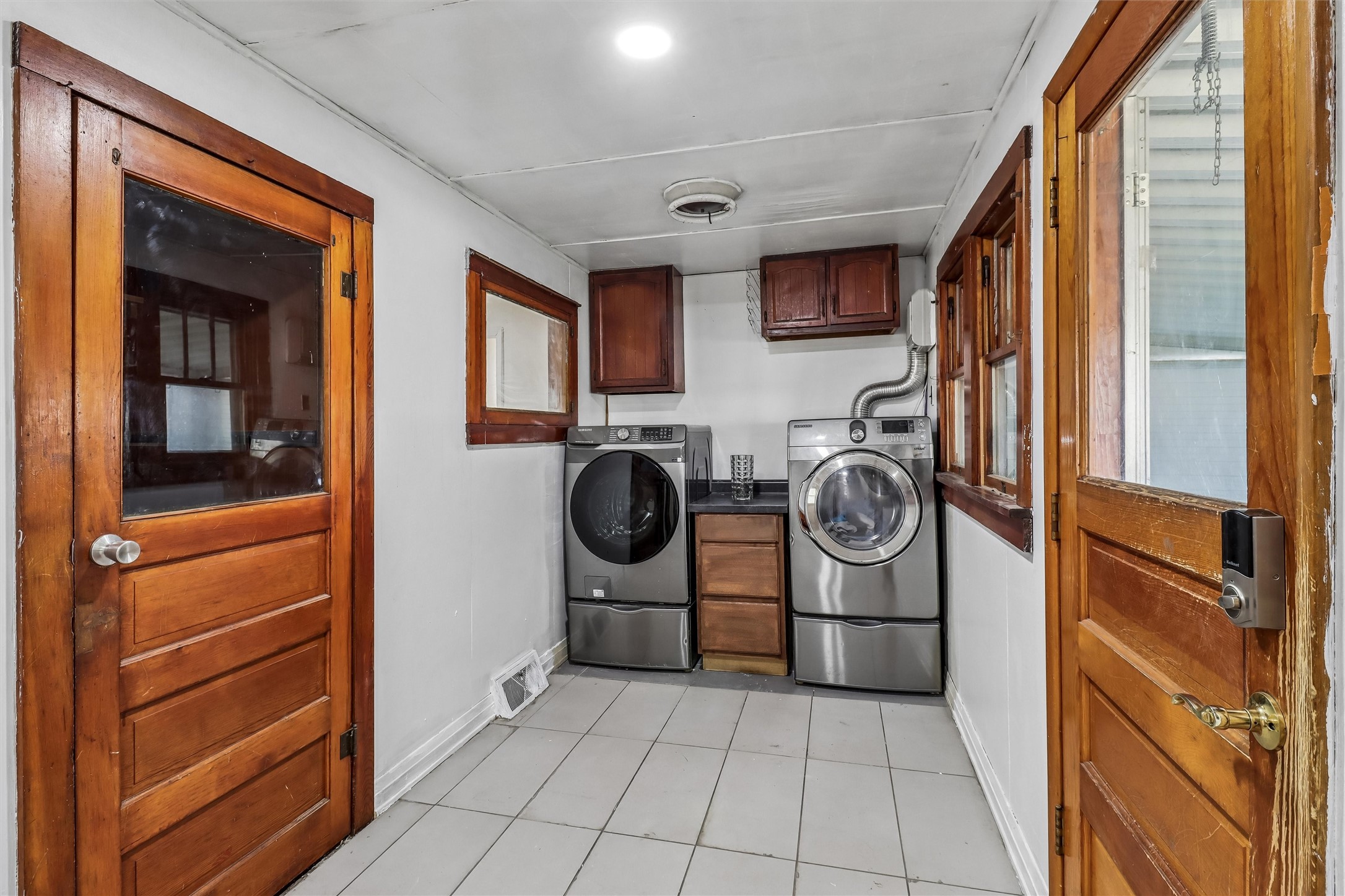400 W Spring Street Property Photo 15