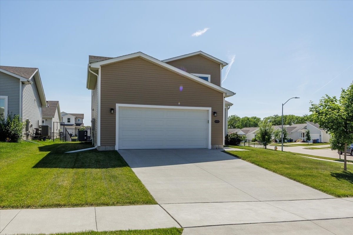 4420 E 44th Street Property Photo 2
