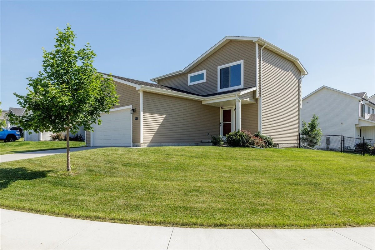 4420 E 44th Street Property Photo 3