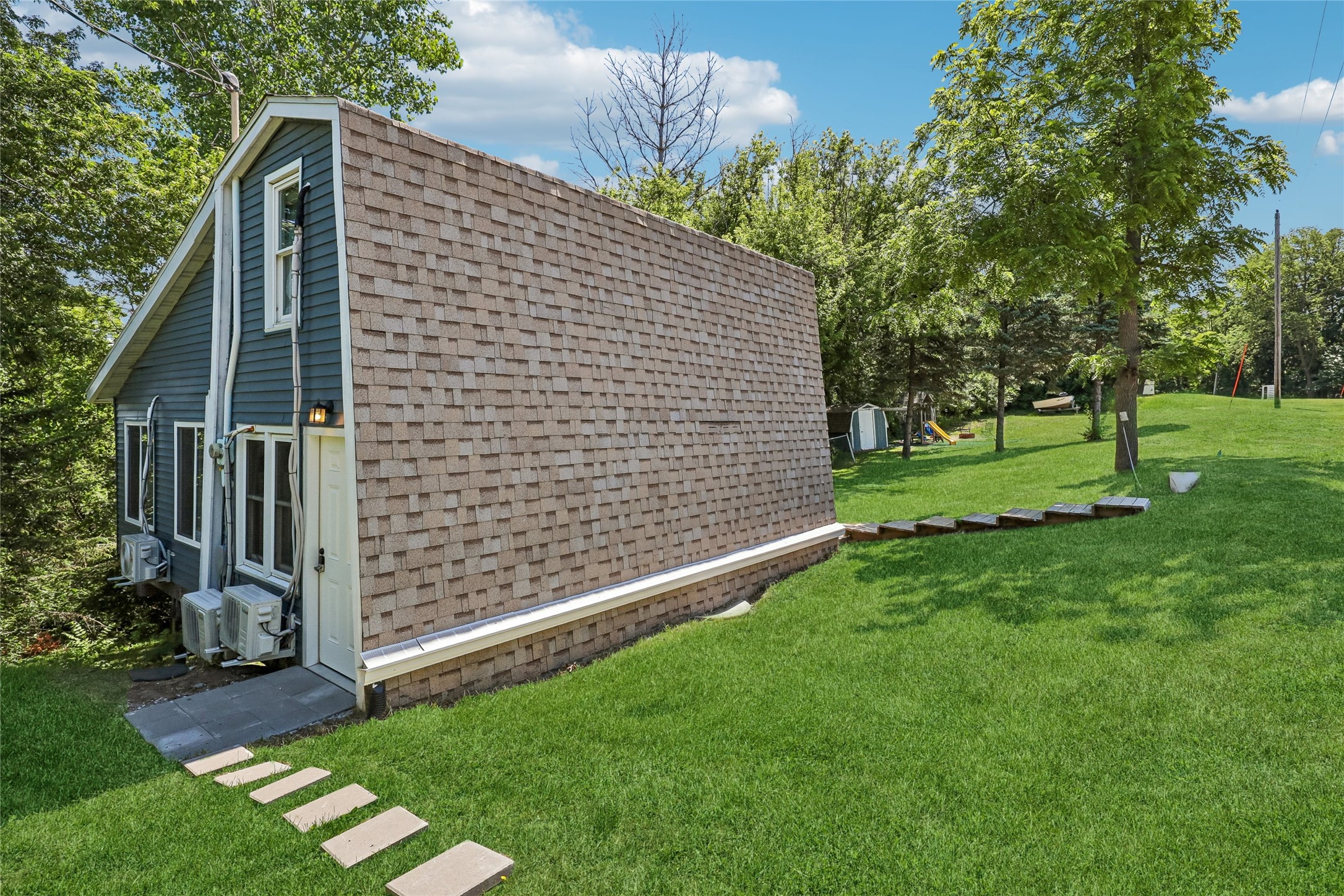 6033 N Lakeshore Drive Property Photo 8