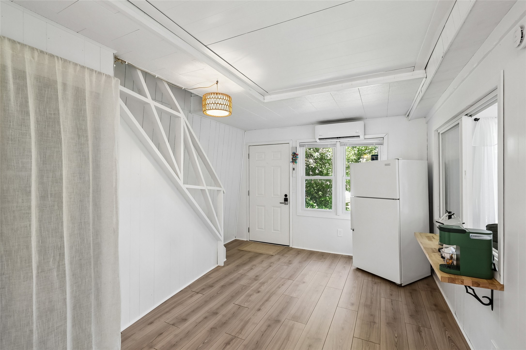 6033 N Lakeshore Drive Property Photo 11