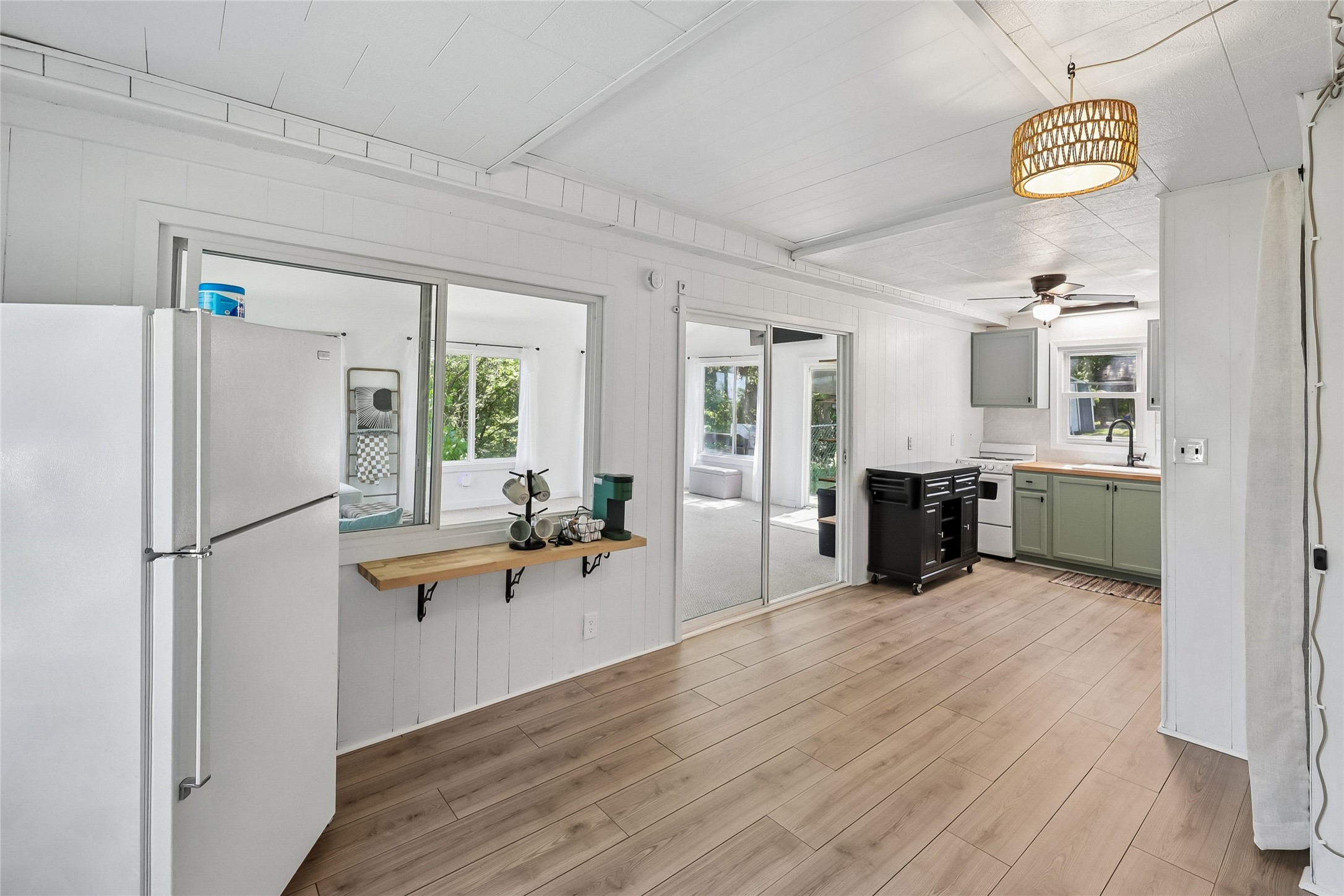 6033 N Lakeshore Drive Property Photo 13