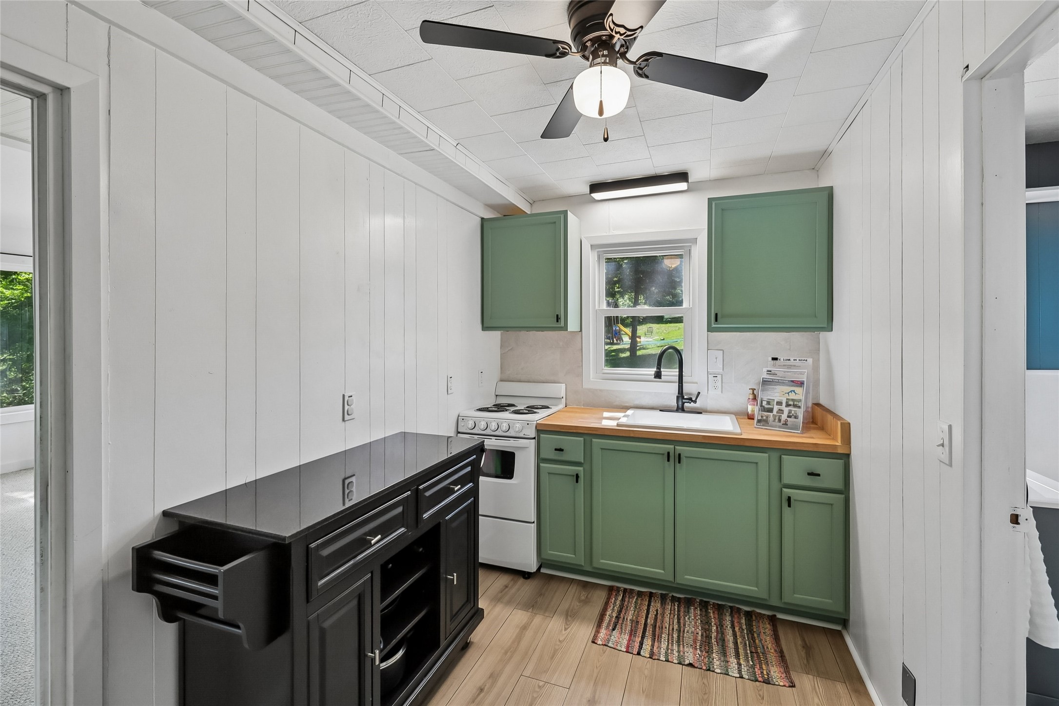 6033 N Lakeshore Drive Property Photo 14