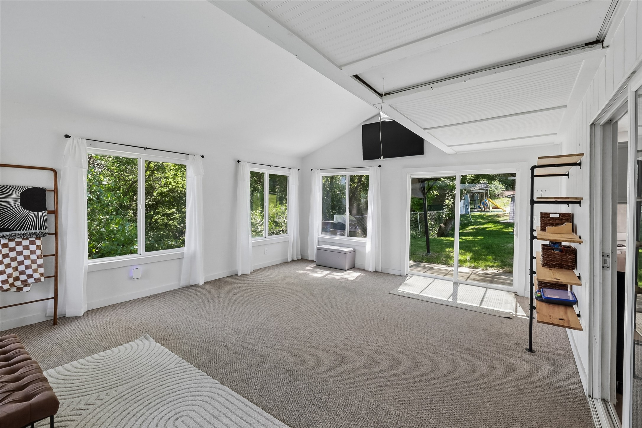 6033 N Lakeshore Drive Property Photo 18