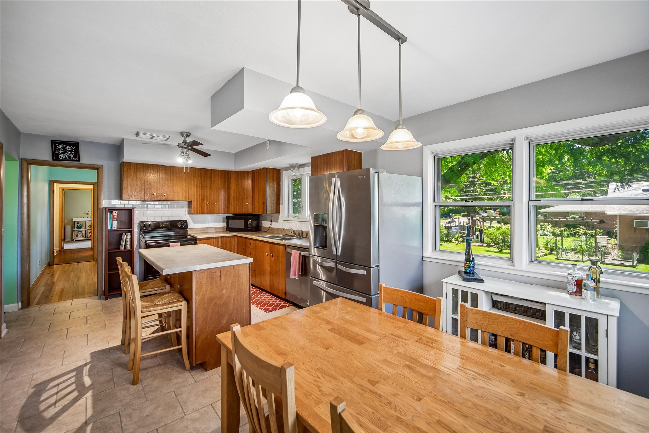 564 Sw Goodwin Street Property Photo 10