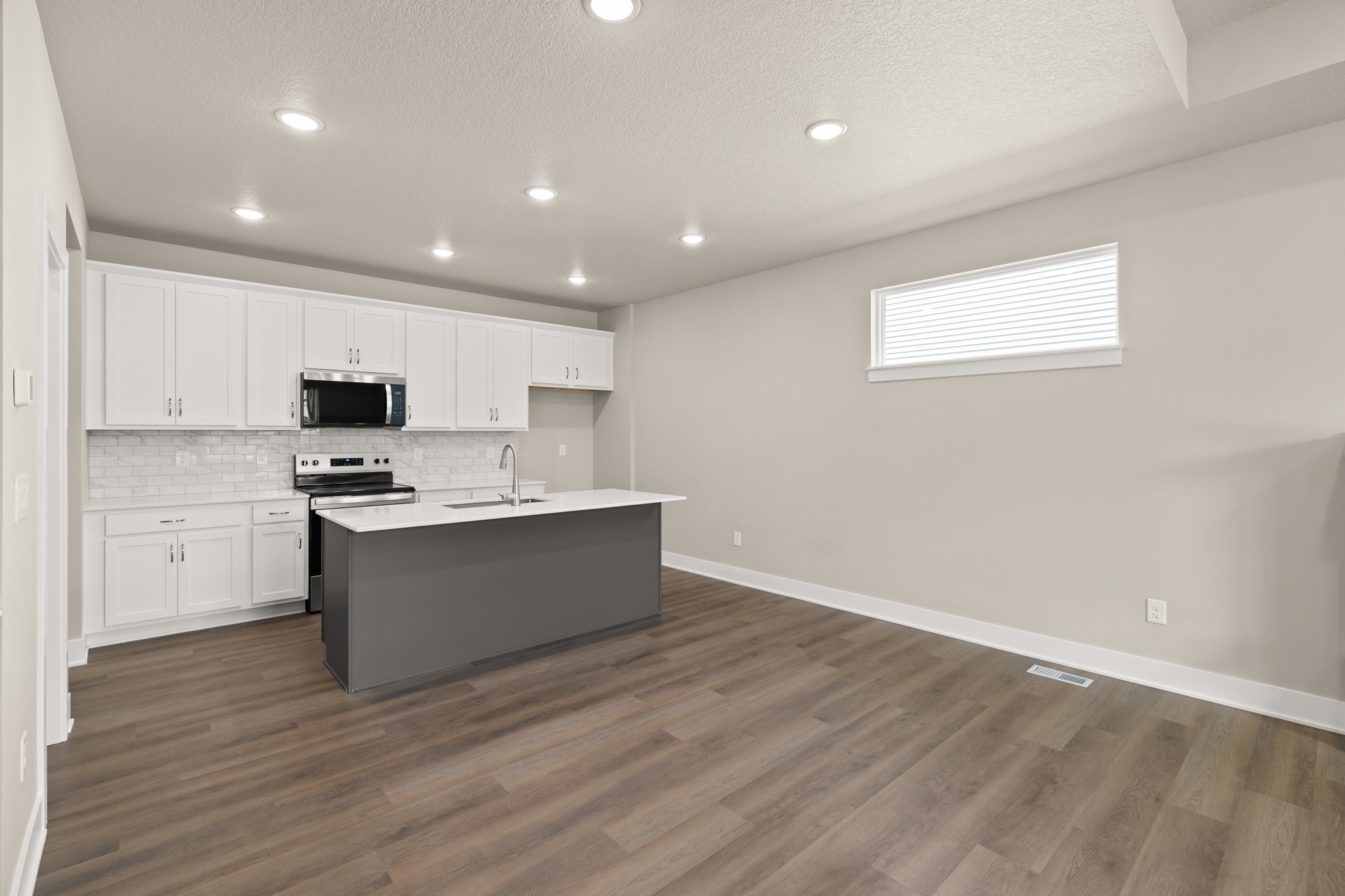 300 Veterans Boulevard Property Photo 8