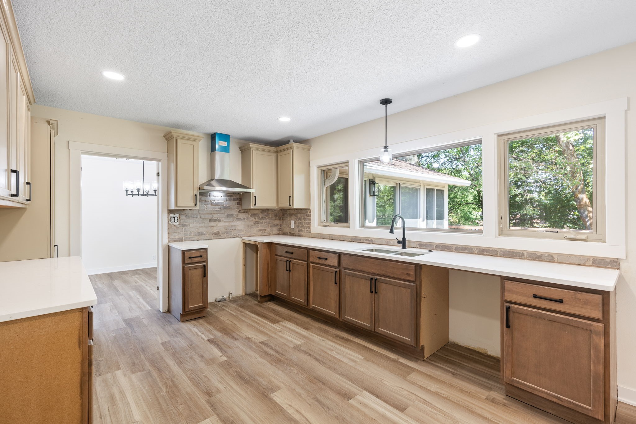 6619 Sunset Terrace Property Photo 3