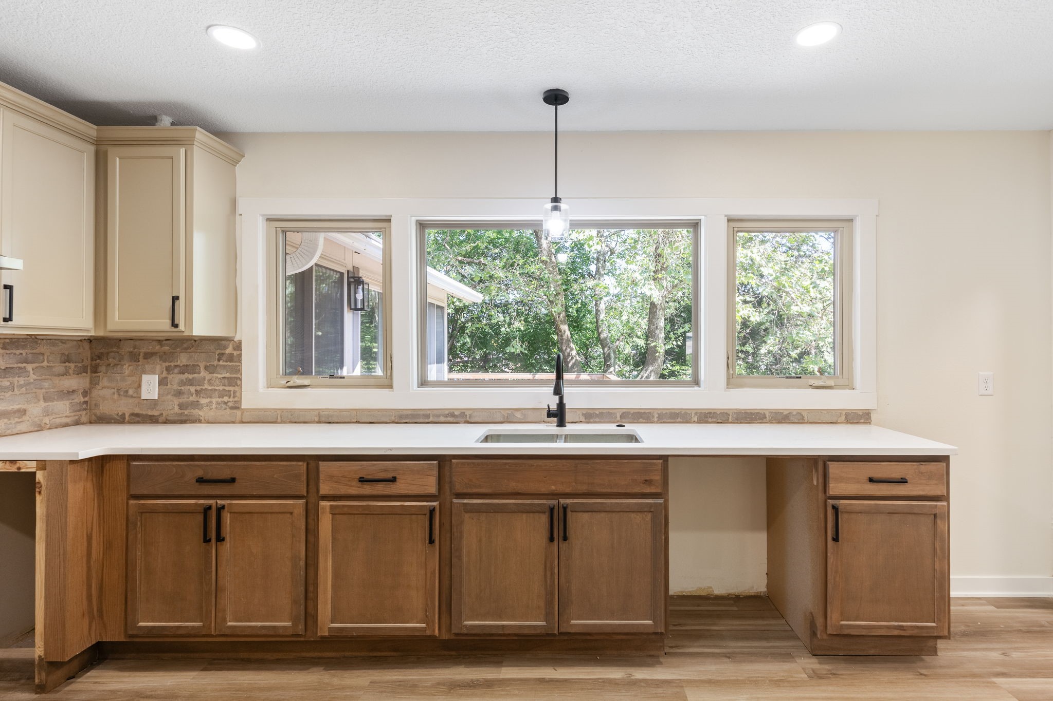 6619 Sunset Terrace Property Photo 4