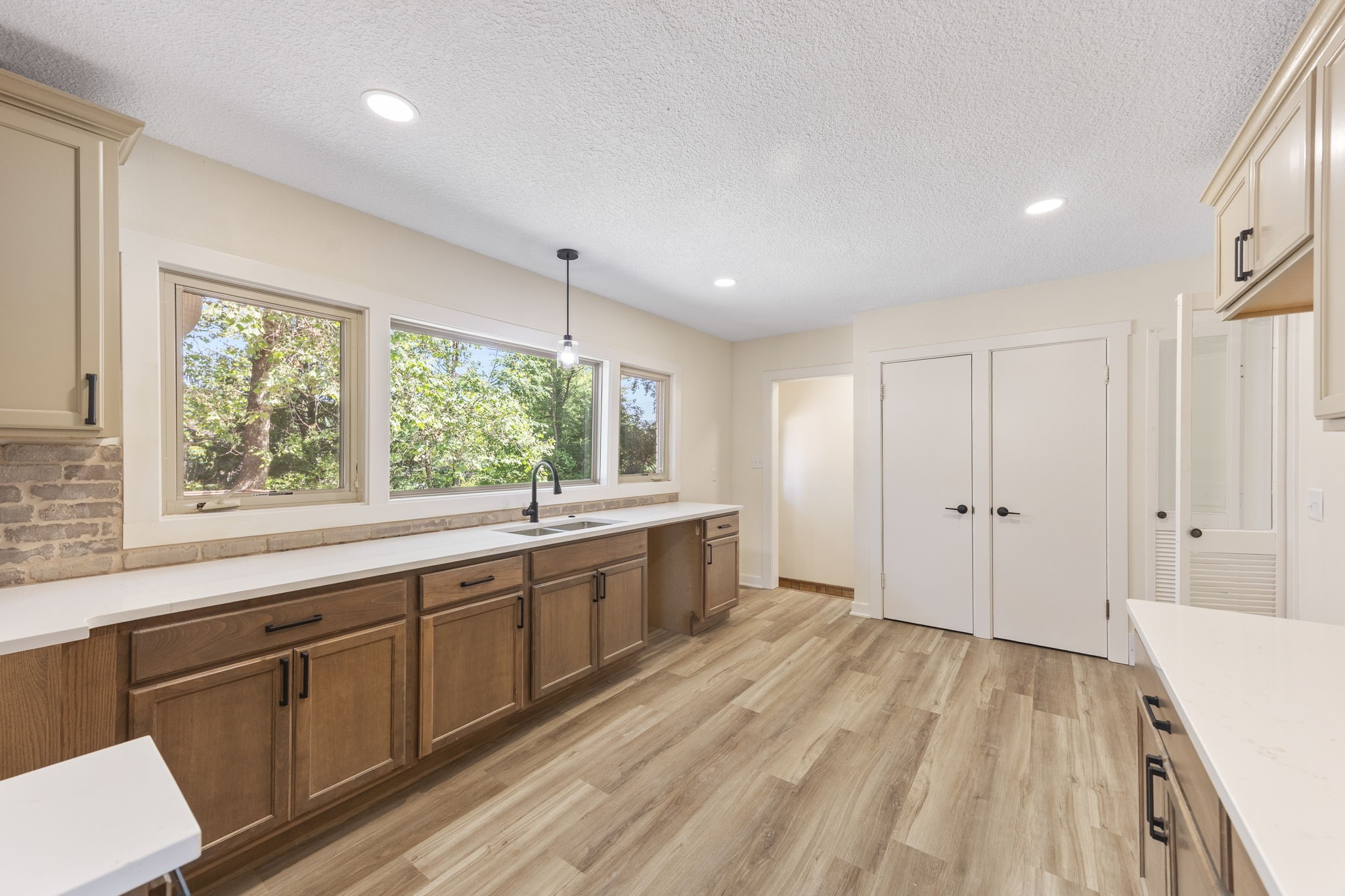 6619 Sunset Terrace Property Photo 5