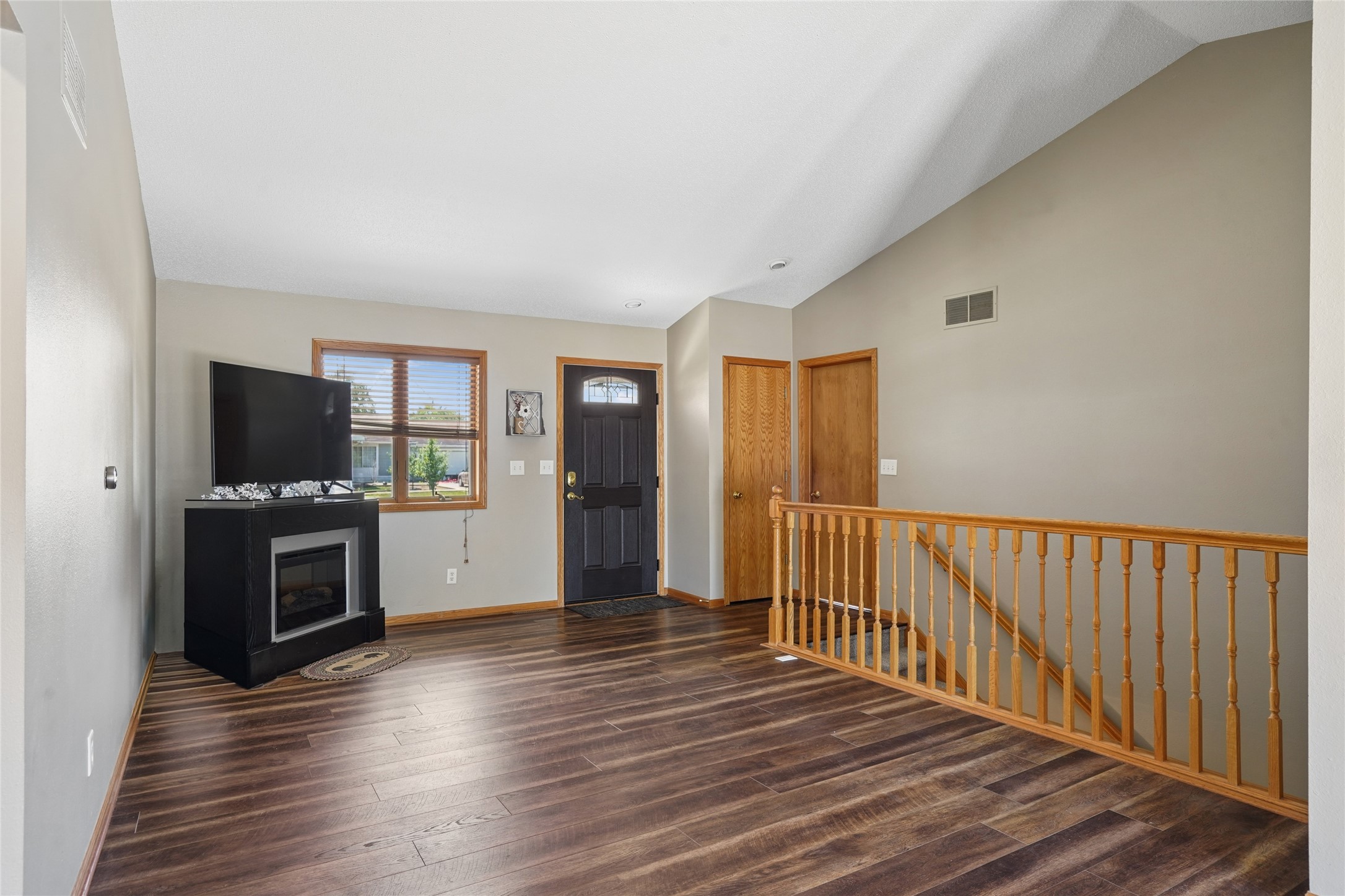 310 1st Street Property Photo 4