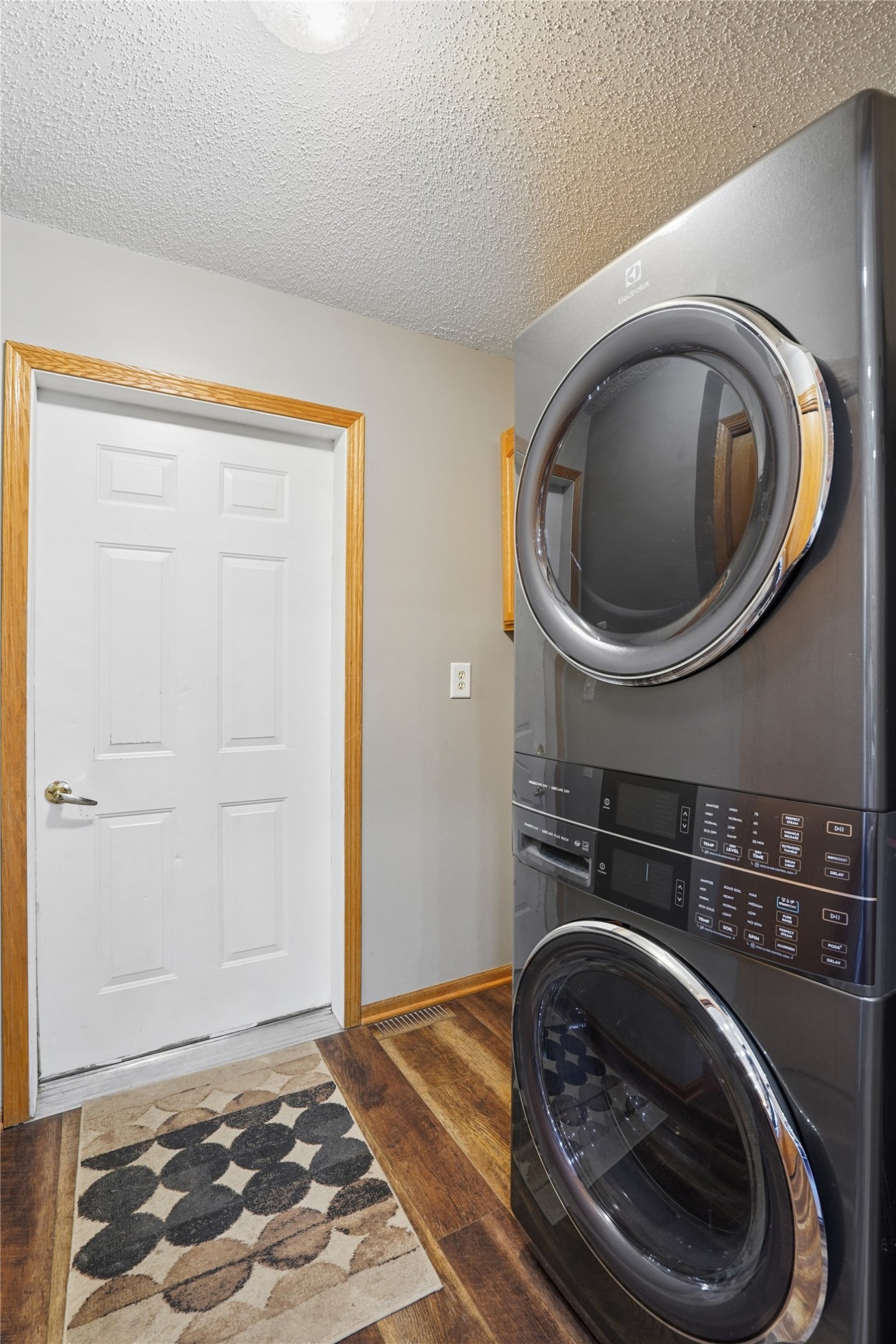 310 1st Street Property Photo 8