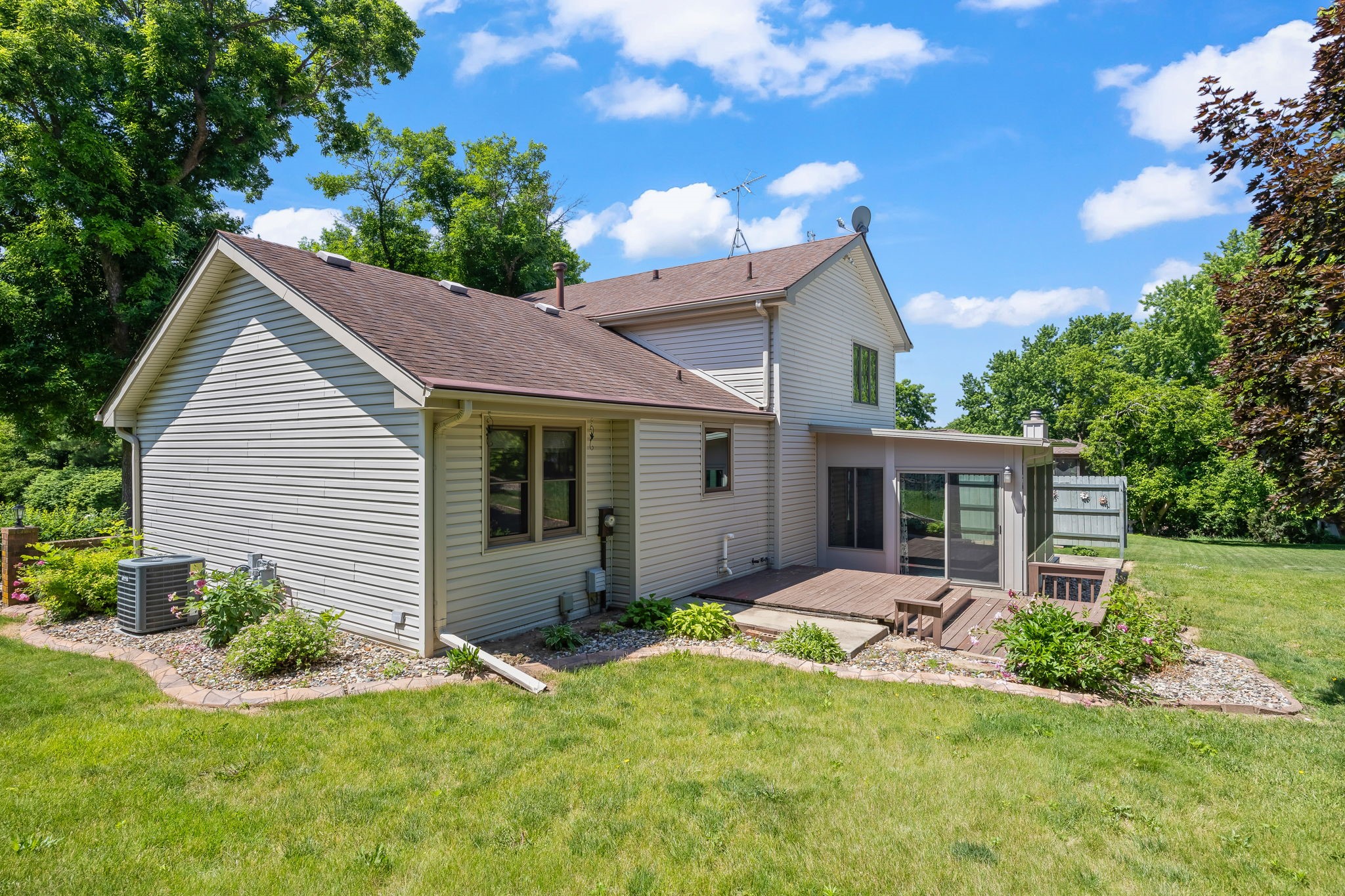 2611 Thornton Avenue Property Photo 3