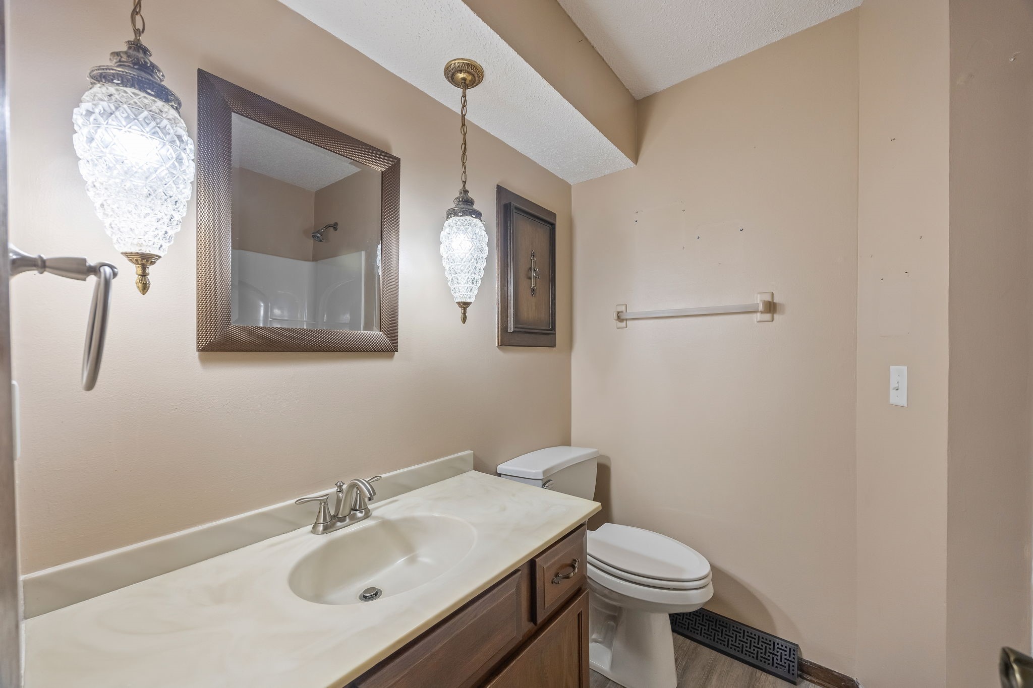 2611 Thornton Avenue Property Photo 18