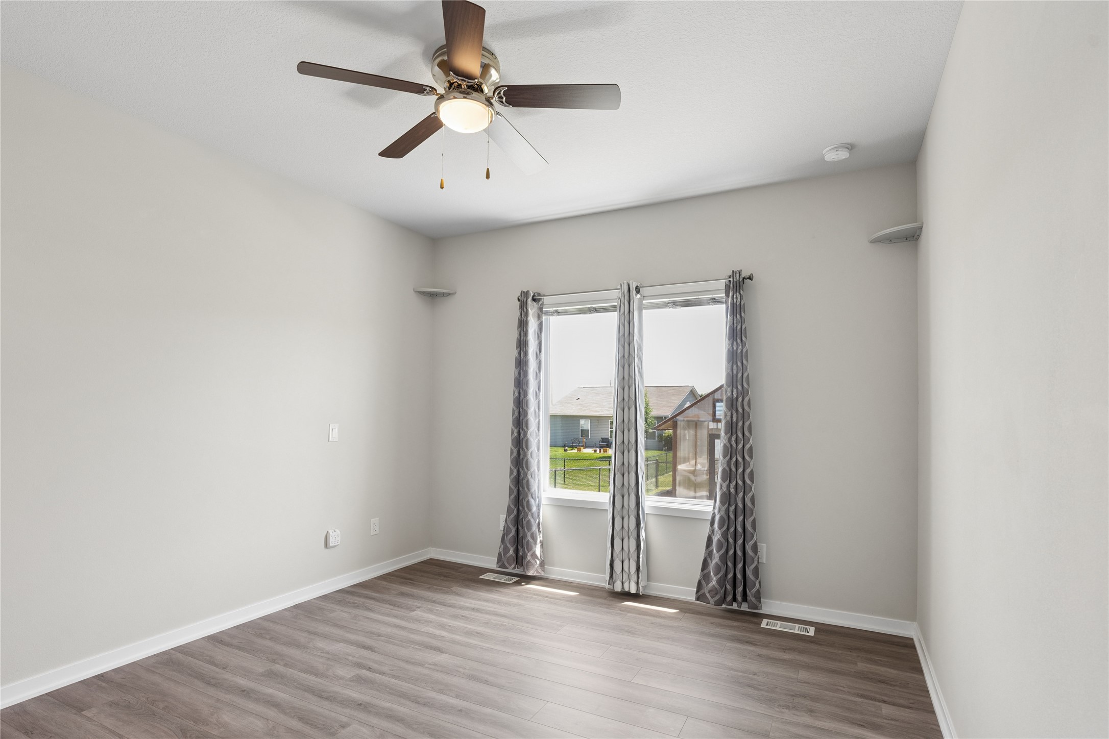 1603 E Franklin Avenue Property Photo 8