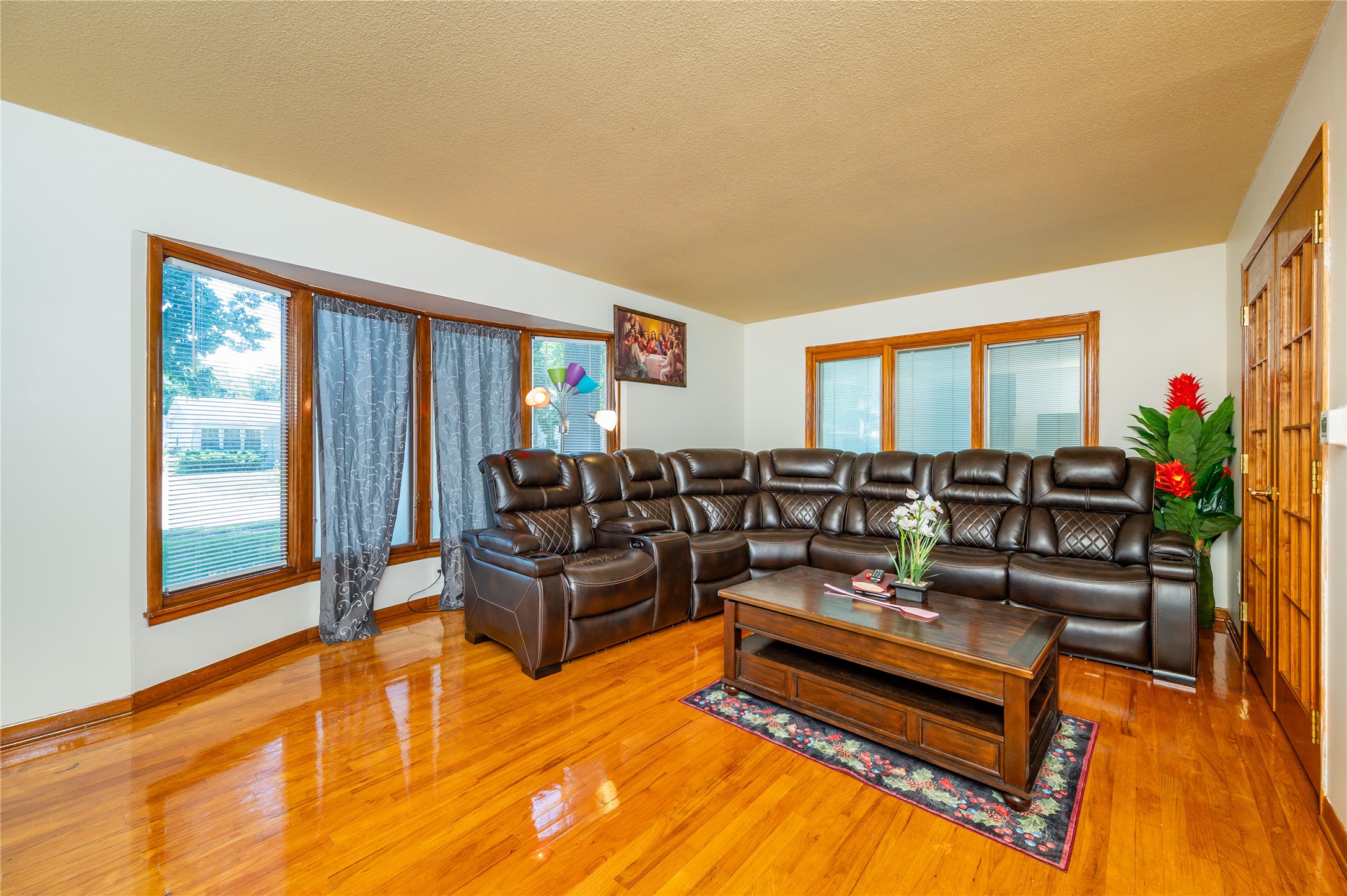 8505 Ridgemont Drive Property Photo 3