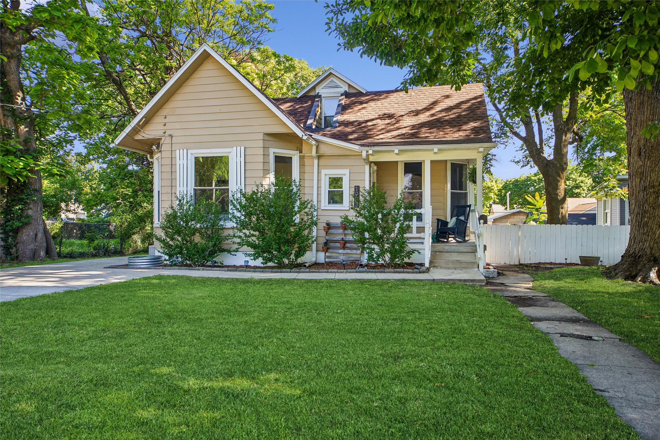 1903 Mondamin Avenue Property Photo 1