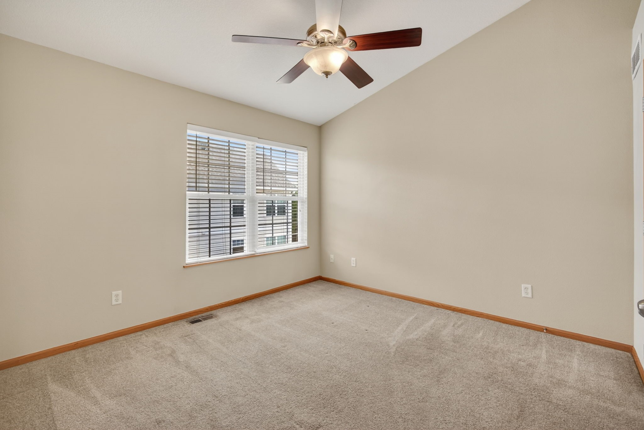 15218 Greenbelt Drive Property Photo 20