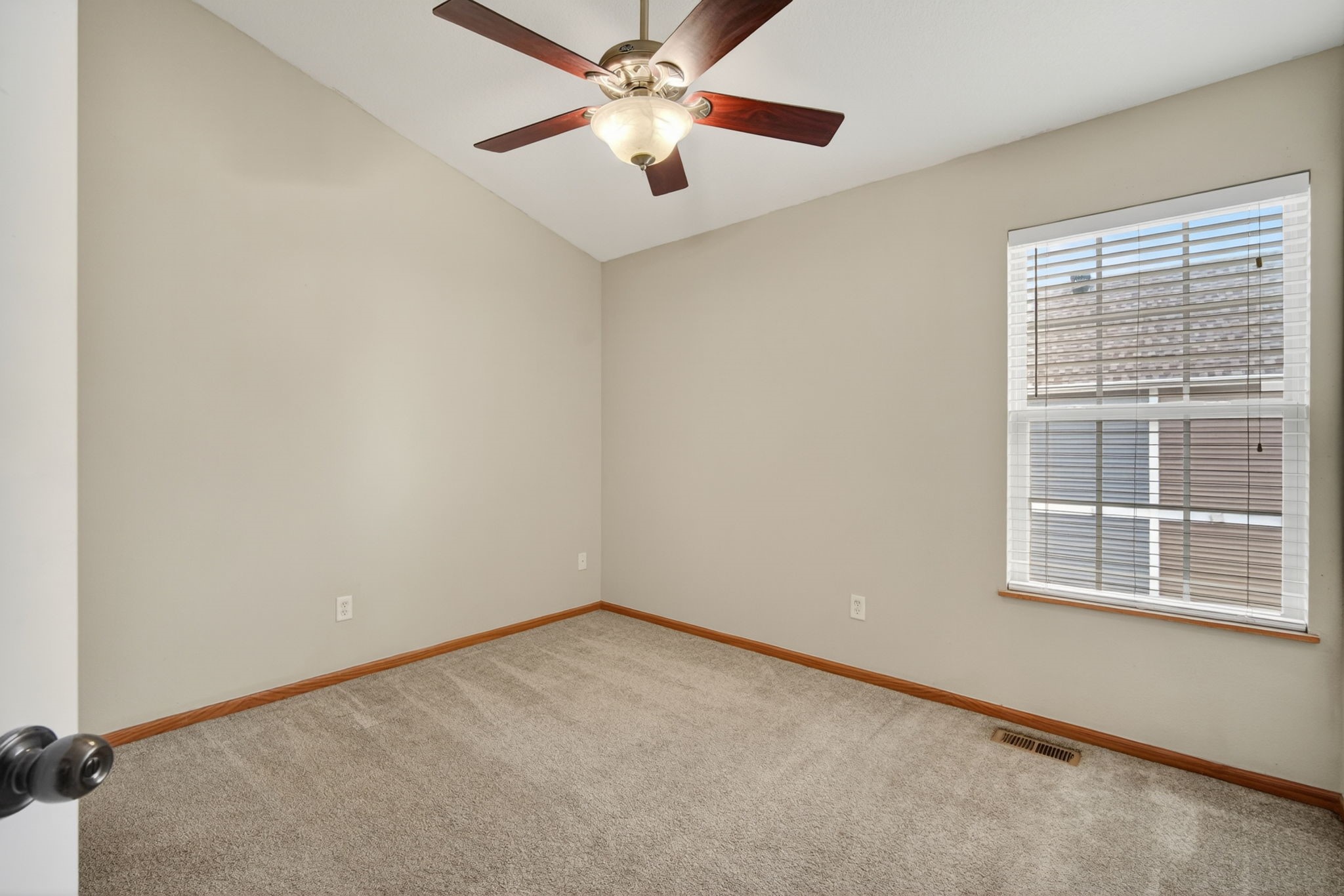 15218 Greenbelt Drive Property Photo 23