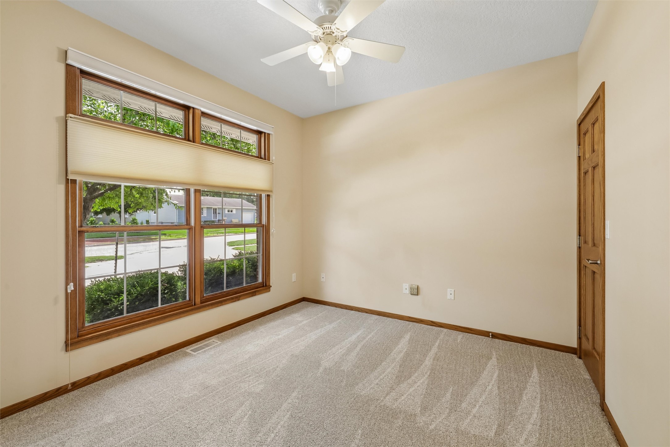 904 Cottage Street Property Photo 5