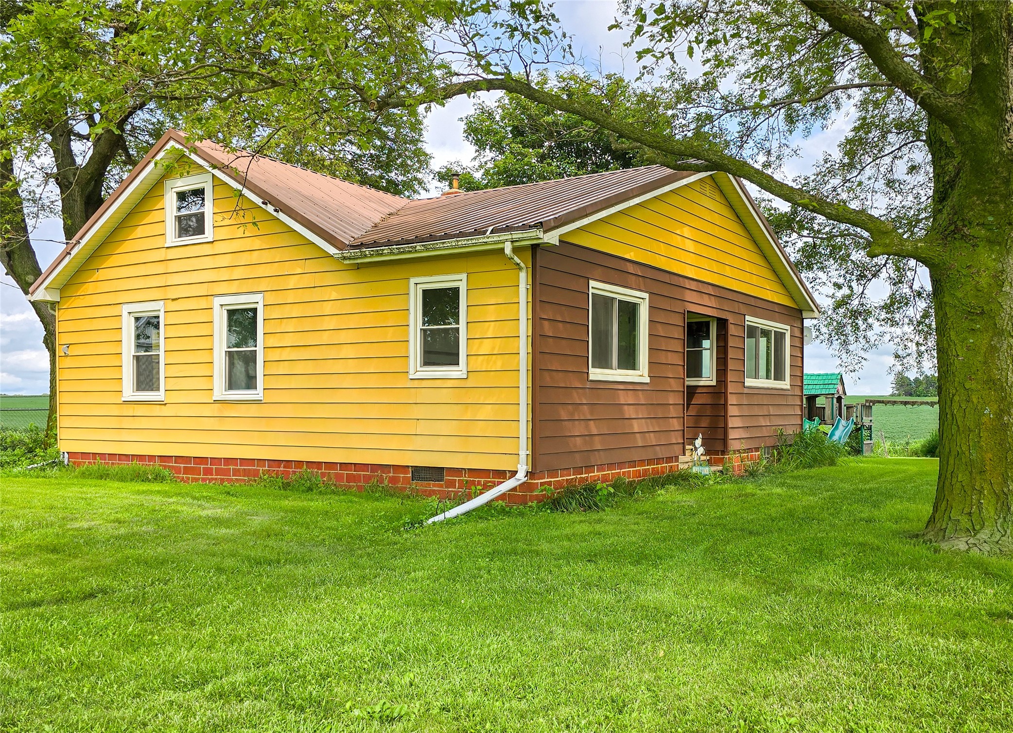 929 320th Street Property Photo 1