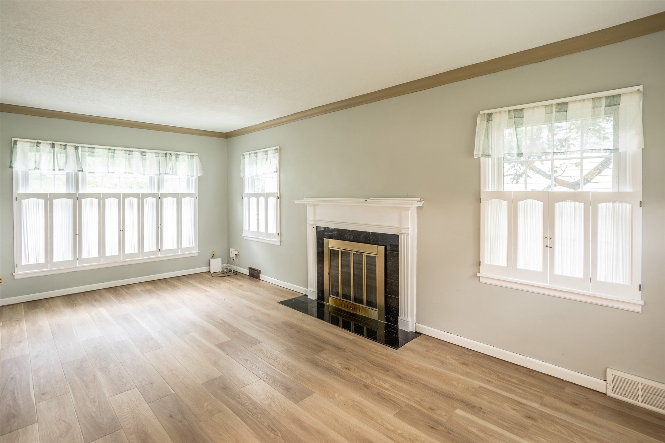 435 61st Street Property Photo 5